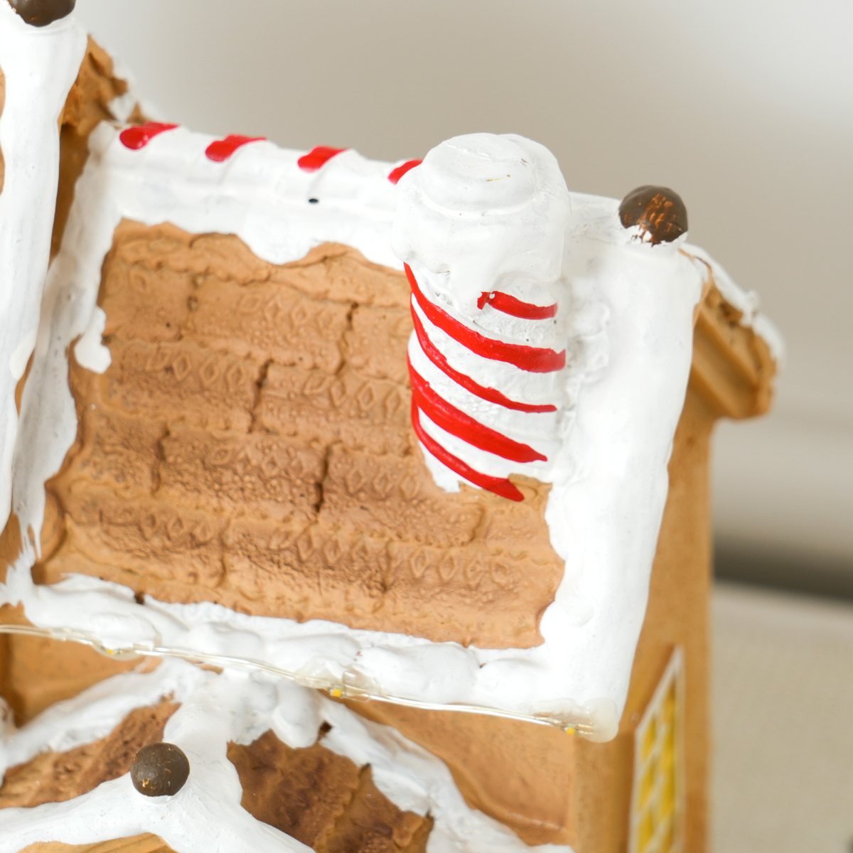 HOMCOM Light-Up Musical Christmas Gingerbread House ππ¬ - Image 7