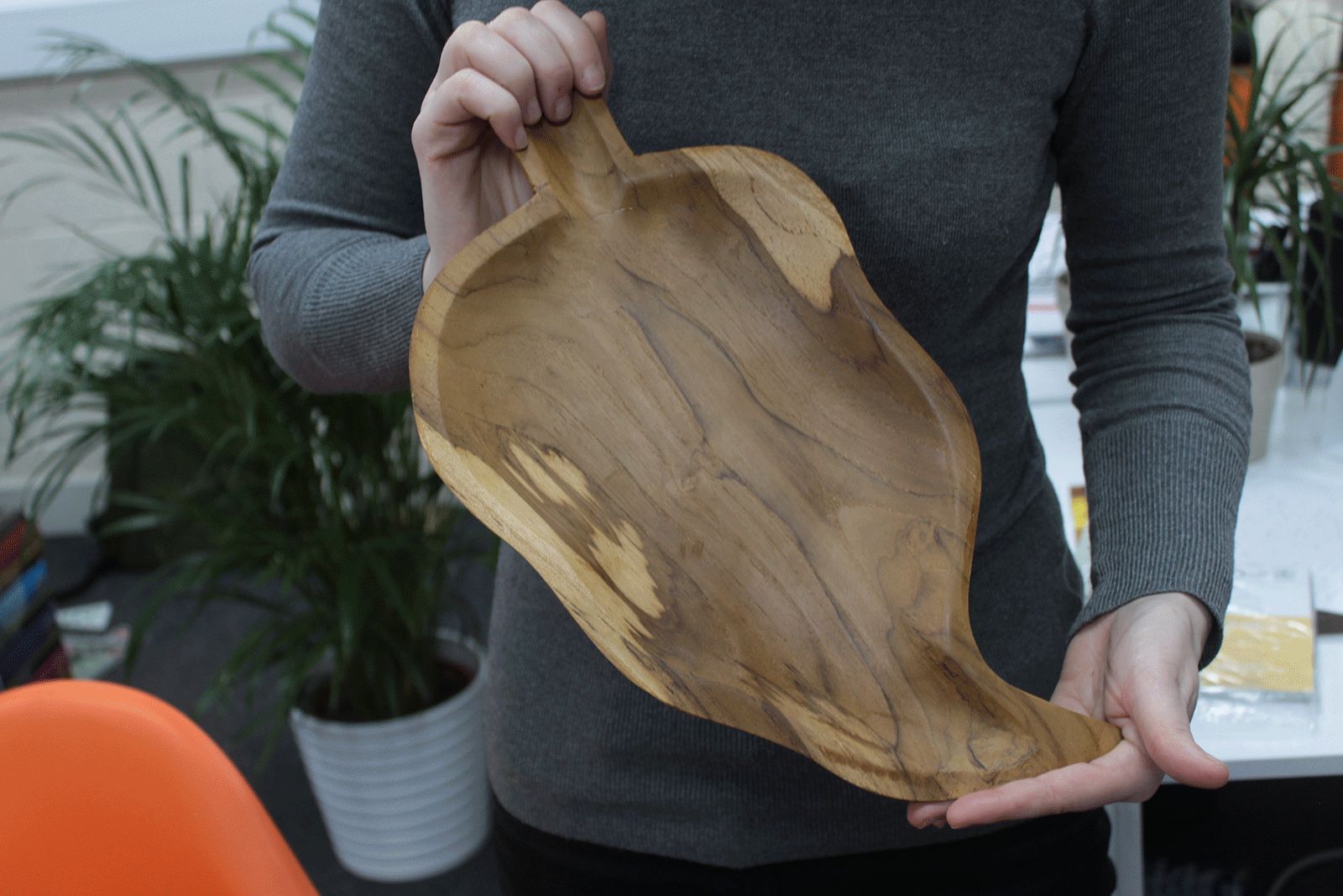 Teak Leaf Shaped Bowl - aprox 32cm - Image 2